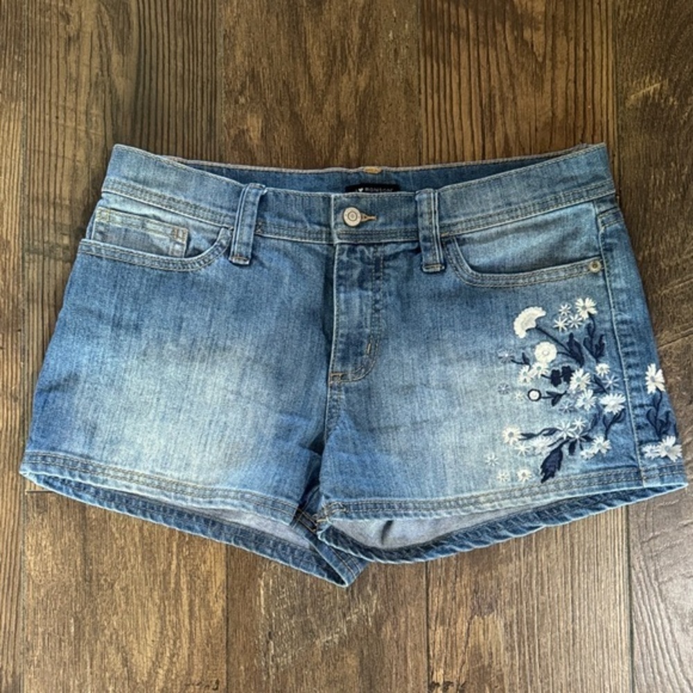 Blue Jean Shorts with Floral Embroidery and Frayed Hem